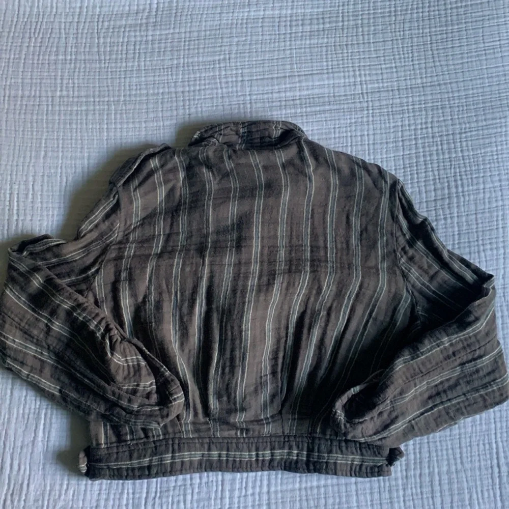 FP One Free People | Button Front Cropped Shirt Striped Relaxed Fit Gray XS - Picture 6 of 7
